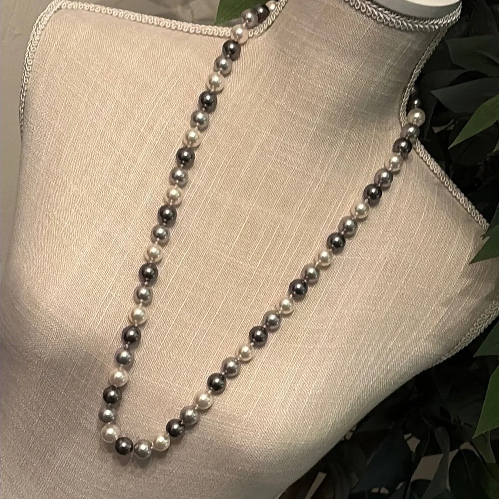 RMN Sophisticated Silver and White Faux Pearl Necklace - Picture 6 of 6